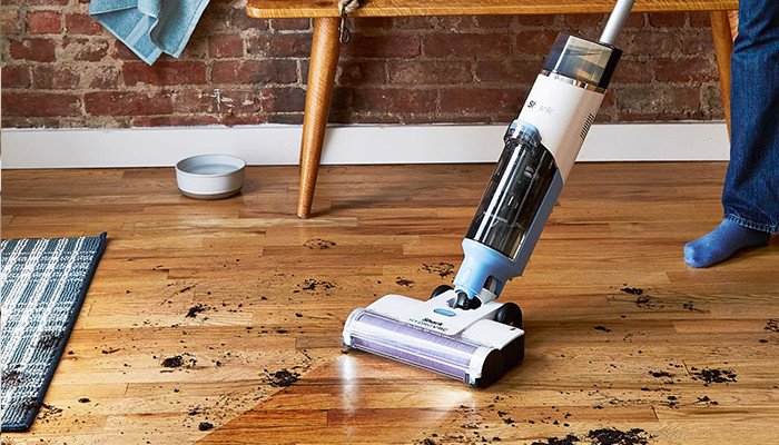 how does a wet and dry vacuum cleaner work